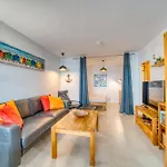 - Haus F, App 0f1002