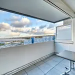 - Haus F, App 0f1002
